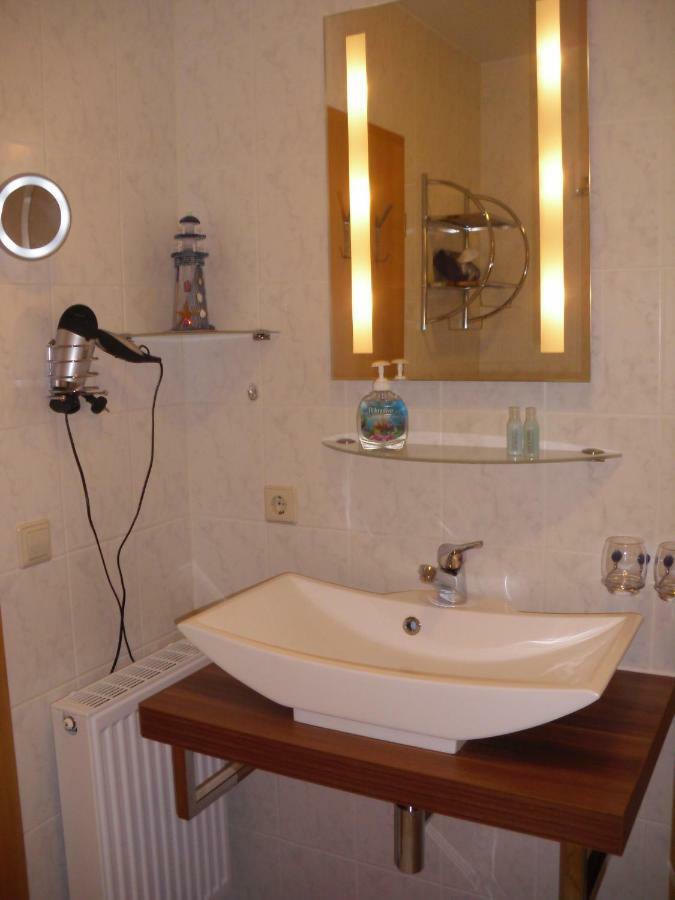 Rothe Apartment *